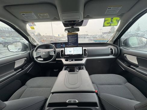 Certified 2025 Ford Expedition Active image 21