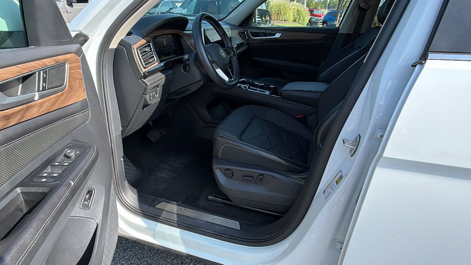 Used 2025 Volkswagen Atlas SE FWD image 16