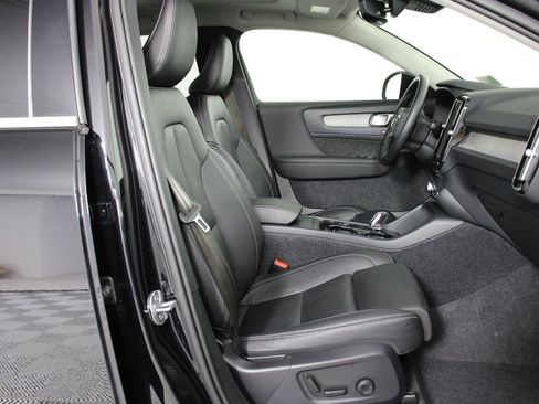 Certified 2025 Volvo XC40 B5 Plus image 29