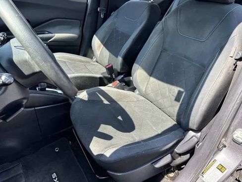 Used 2019 Nissan Kicks S FWD image 30