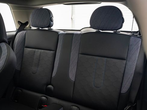 Certified 2025 MINI Cooper 2-Door Hardtop image 20