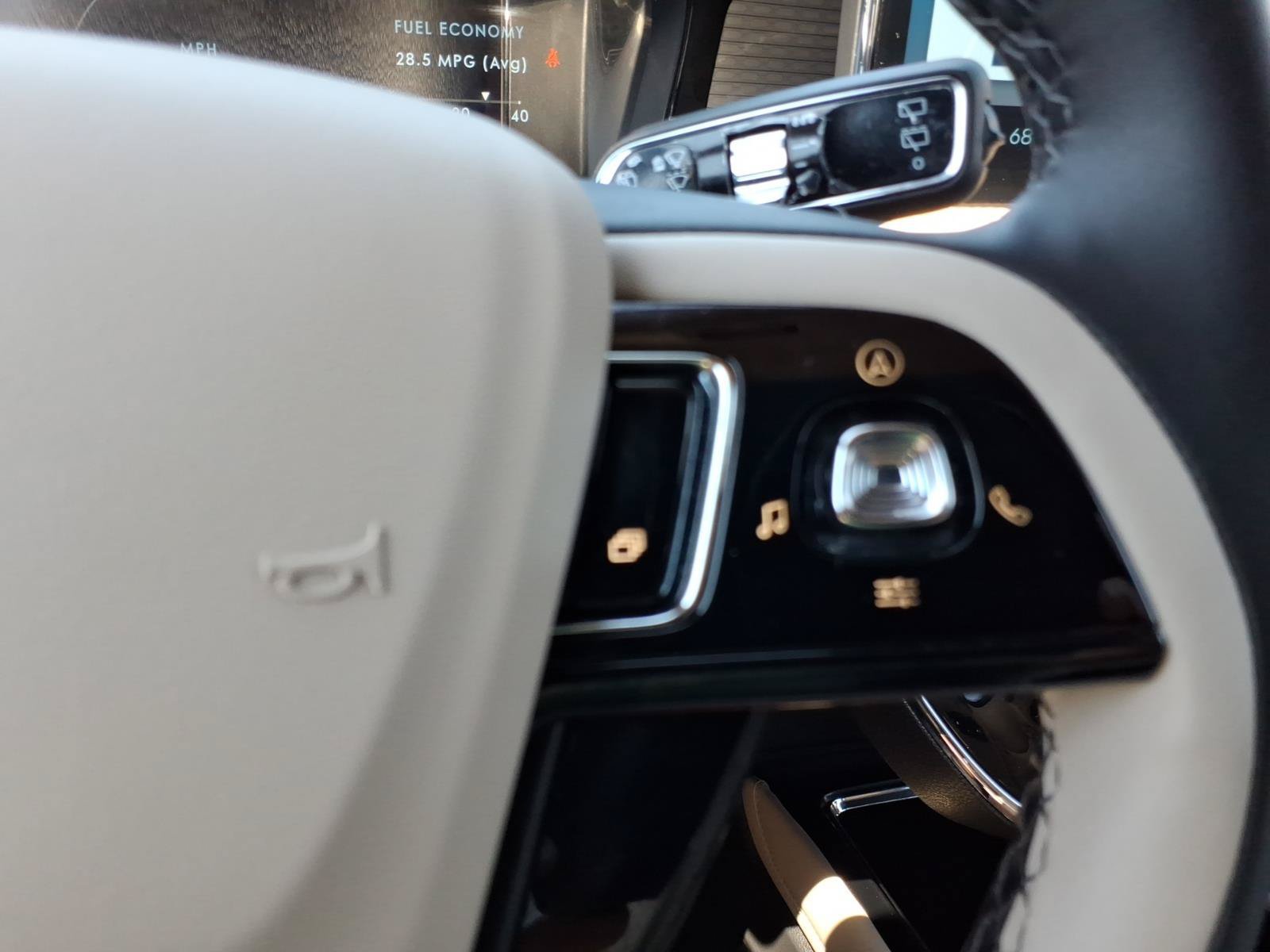 Used 2025 Lincoln Corsair AWD image 14