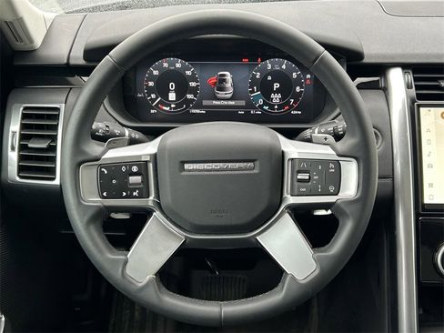 Used 2024 Land Rover Discovery S image 45