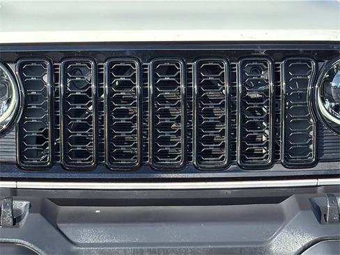 Certified 2024 Jeep Gladiator Sport image 9