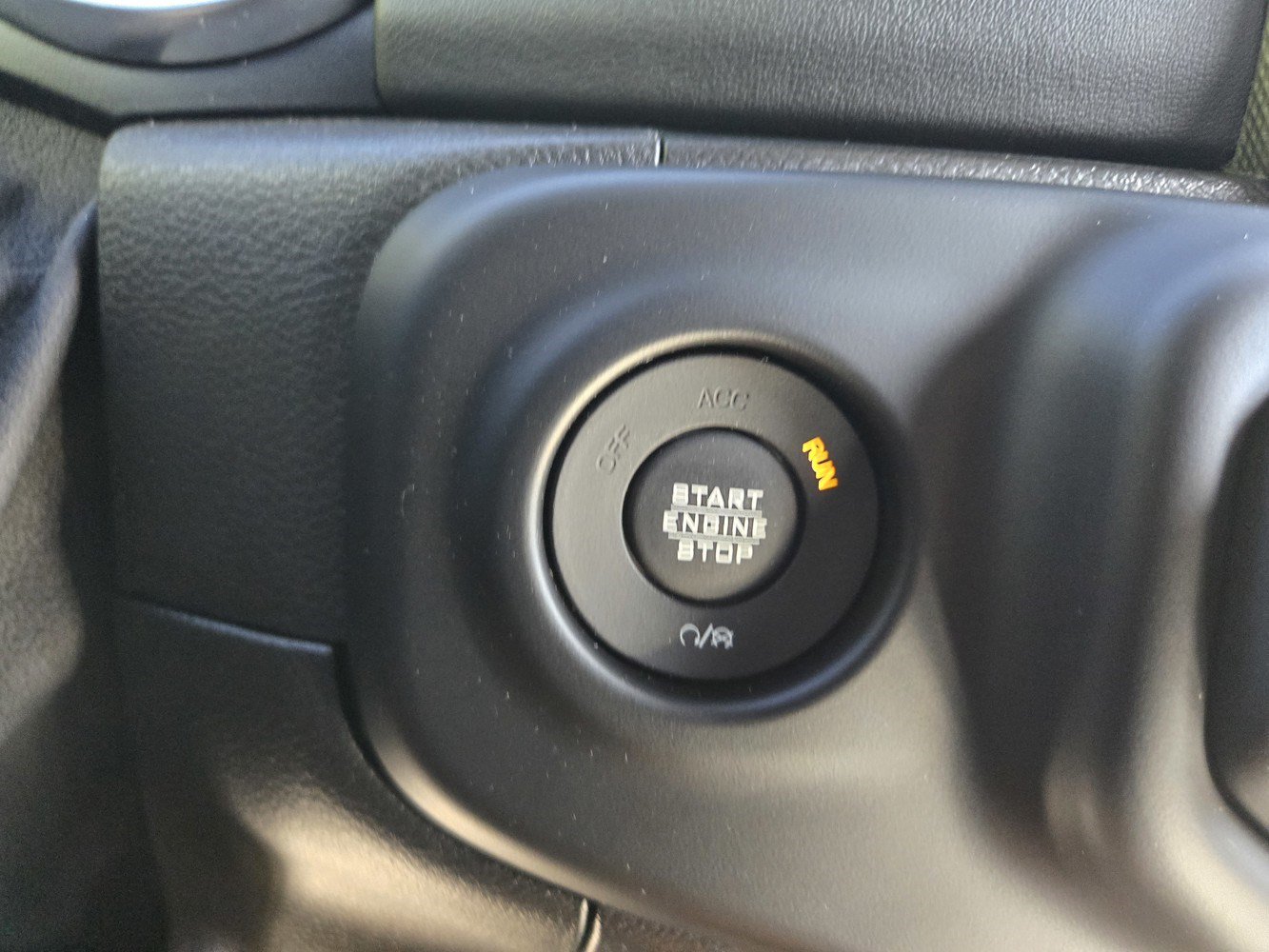 Used 2020 Jeep Gladiator Overland AWD/4WD image 25