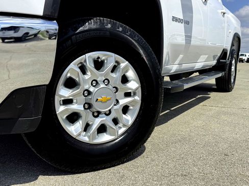 Used 2022 Chevrolet Silverado 2500 LT image 2