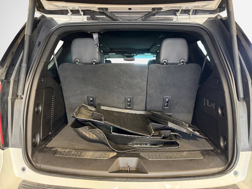Used 2023 Chevrolet Tahoe Z71 w/ Luxury Package AWD/4WD image 25
