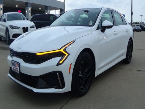 Used 2025 Kia K5 LXS FWD image 2