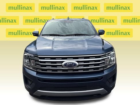Used 2018 Ford Expedition XLT w/ Equipment Group 202A AWD/4WD image 16