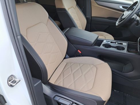 Used 2025 Volkswagen Atlas Cross Sport SE image 10