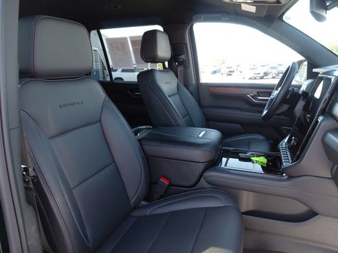 Used 2025 GMC Yukon Denali AWD/4WD image 37