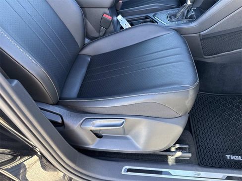 Used 2022 Volkswagen Tiguan SE R-Line image 29