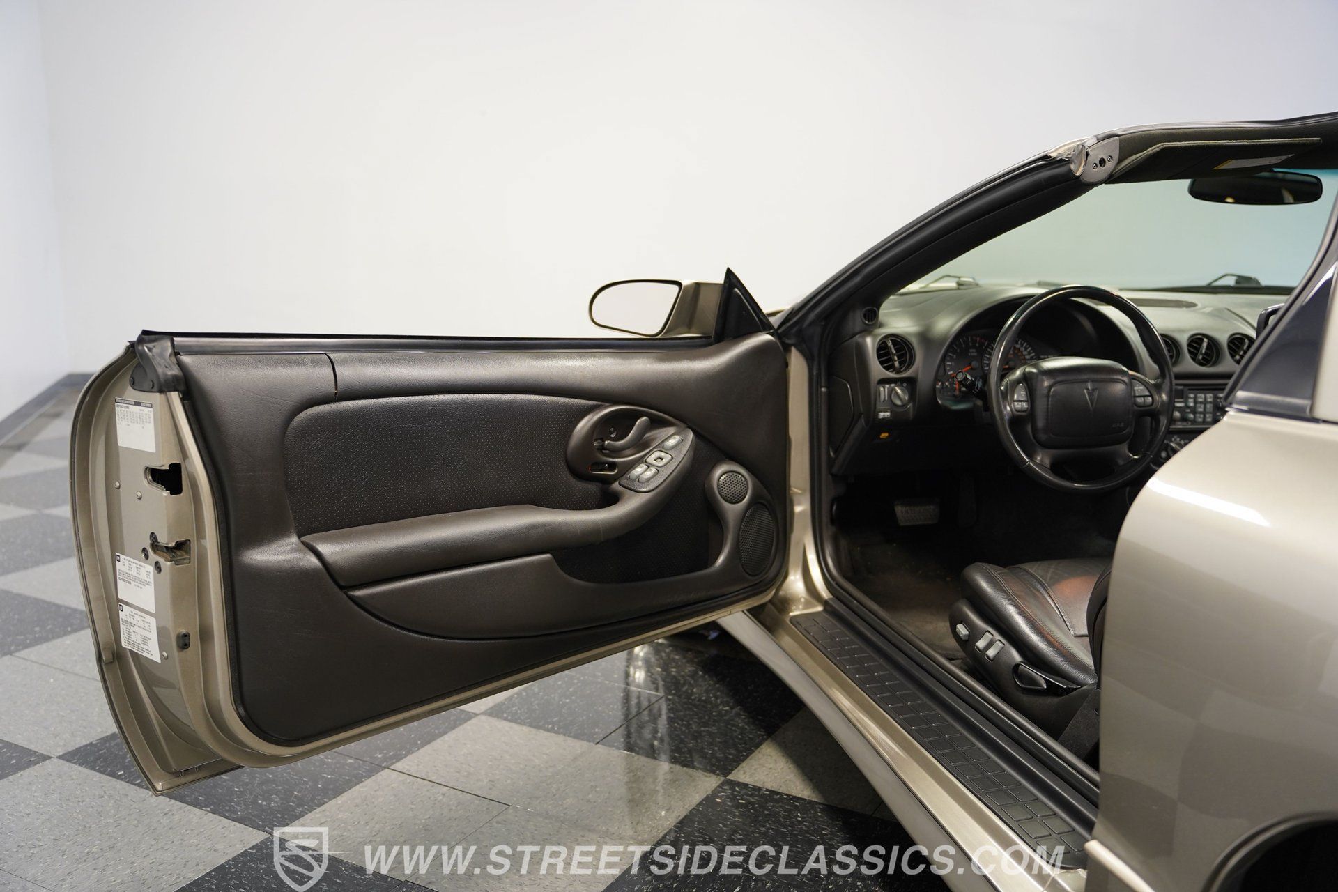 Used 2001 Pontiac Firebird Trans Am RWD image 37