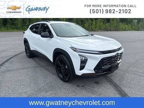 Used 2025 Chevrolet Trax ACTIV w/ Driver Confidence Package FWD image 3