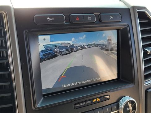 Used 2021 Ford Expedition XLT image 18