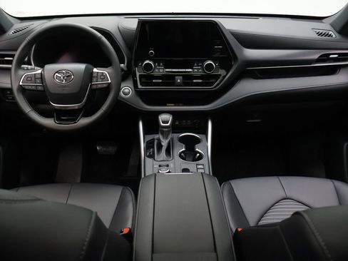 Certified 2025 Toyota Highlander XSE image 24