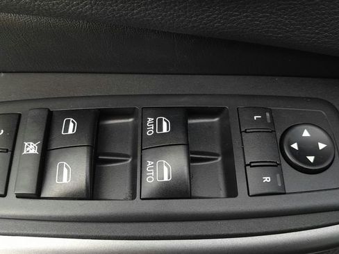 Used 2019 Jeep Cherokee Limited image 16