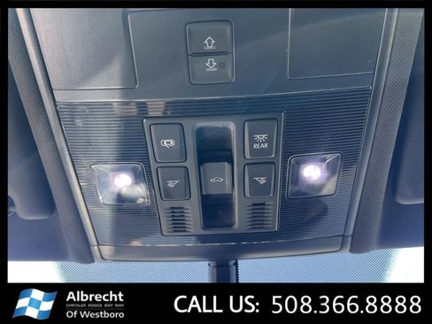 Used 2020 Volkswagen Tiguan SE R-Line AWD/4WD image 30