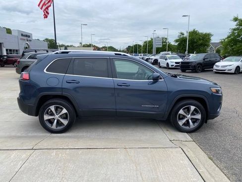 Used 2019 Jeep Cherokee Limited AWD/4WD image 2