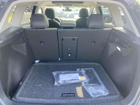 New 2025 Volkswagen Taos SE image 12