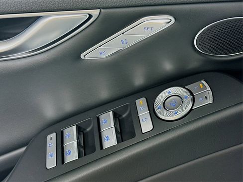 Certified 2025 Genesis G80 2.5T image 18