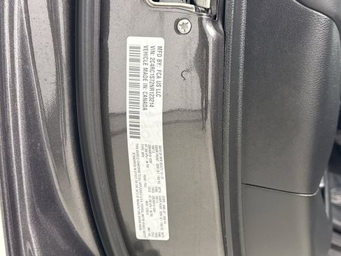 Used 2022 Chrysler Pacifica Limited w/ S Appearance Package image 28