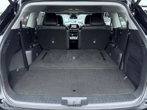 Used 2024 Toyota Highlander XLE AWD/4WD image 13