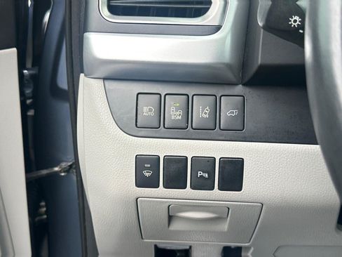 Used 2015 Toyota Highlander Limited w/ Driver Technology Package AWD/4WD image 18