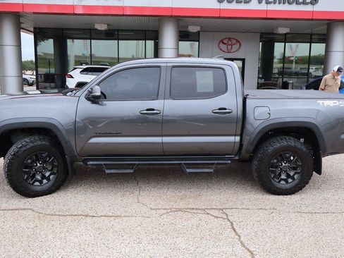 Used 2019 Toyota Tacoma TRD Off-Road w/ Technology Package AWD/4WD image 6