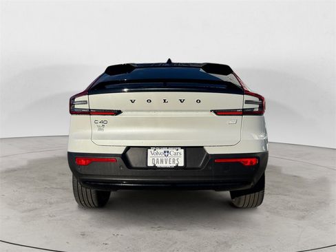 Certified 2022 Volvo C40 P8 Recharge Ultimate image 4
