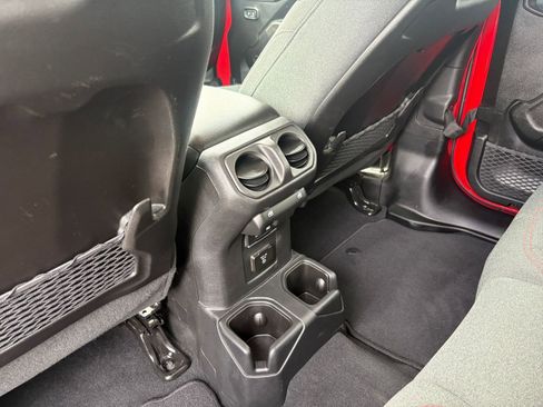 Used 2025 Jeep Wrangler Unlimited Rubicon image 22