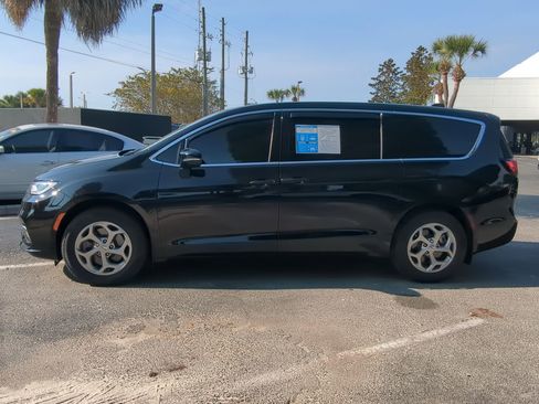 Used 2024 Chrysler Pacifica Limited w/ Trailer Tow Group image 6