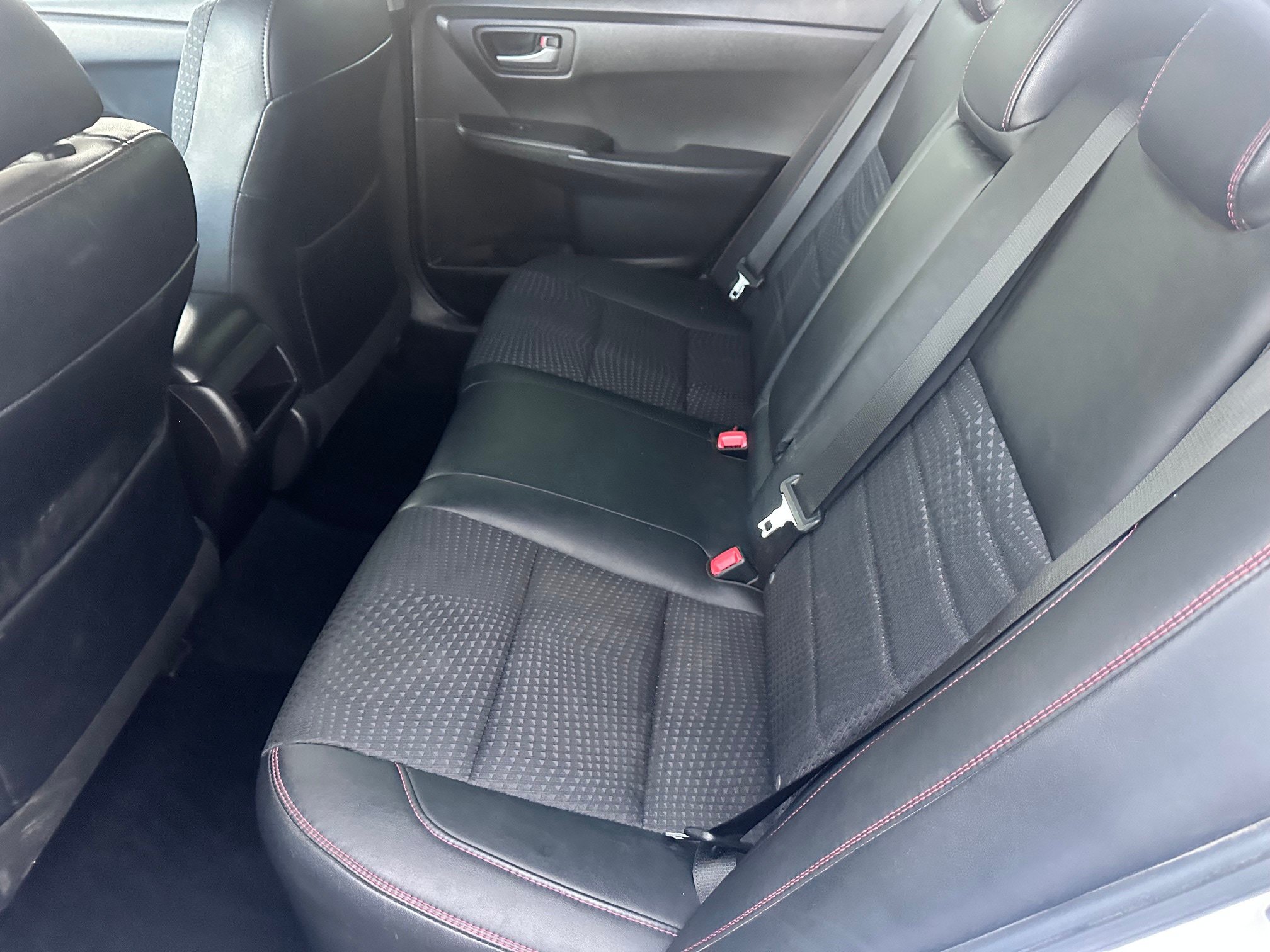 Used 2015 Toyota Camry SE FWD image 6