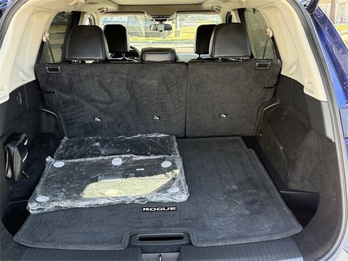 Used 2022 Nissan Rogue SV w/ SV Premium Package image 29
