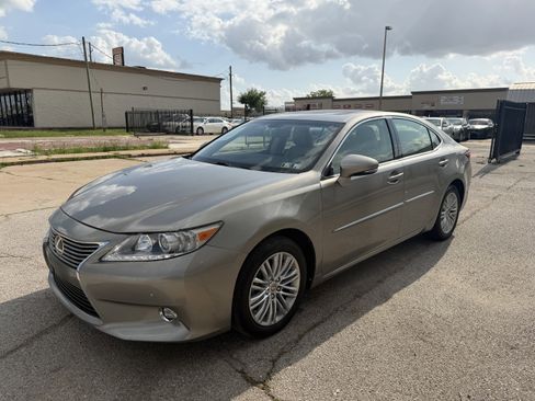 Used 2015 Lexus ES 350 w/ Luxury Package FWD image 11