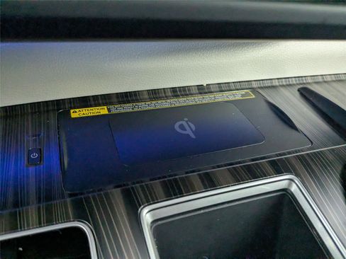 Used 2024 Toyota Sienna Limited image 27