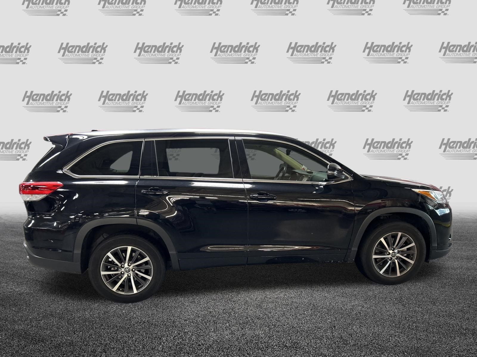 Used 2017 Toyota Highlander XLE FWD image 3