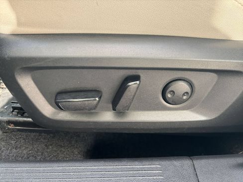 Used 2025 Nissan Rogue SV FWD image 18