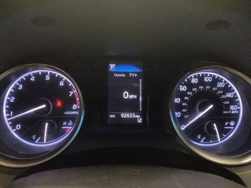 Used 2018 Toyota Camry SE w/ Moonroof Package FWD image 23