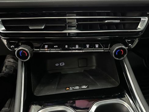 Used 2025 Chevrolet Traverse LT w/ Sun and Wheel Package FWD image 20