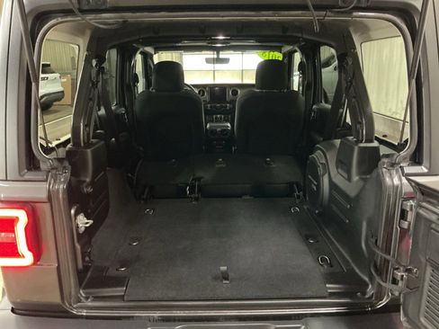 Used 2018 Jeep Wrangler Unlimited Sahara w/ Dual Top Group image 9