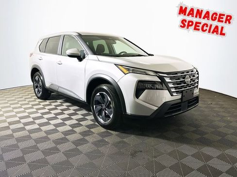 Used 2024 Nissan Rogue SV FWD image 1