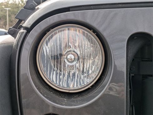 Used 2018 Jeep Wrangler Unlimited Sport w/ Connectivity Group image 10