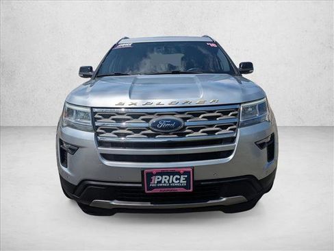 Used 2018 Ford Explorer XLT w/ Equipment Group 202A FWD image 2