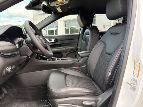 New 2026 Jeep Compass Latitude AWD/4WD image 17