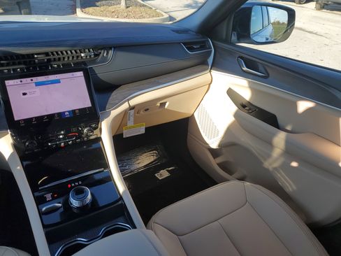 New 2025 Jeep Grand Cherokee Limited image 15