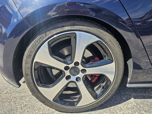 Used 2017 Volkswagen GTI SE image 12