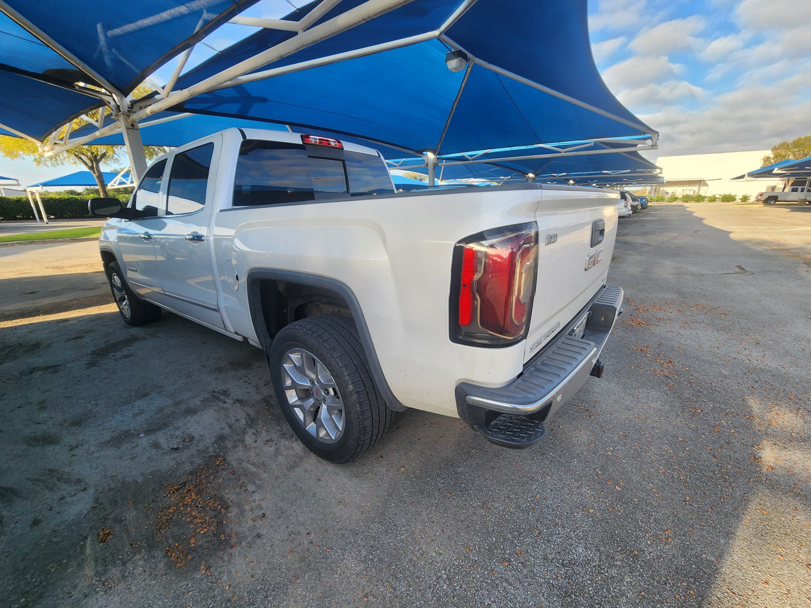 Used 2017 GMC Sierra 1500 SLT w/ SLT Preferred Package AWD/4WD image 3