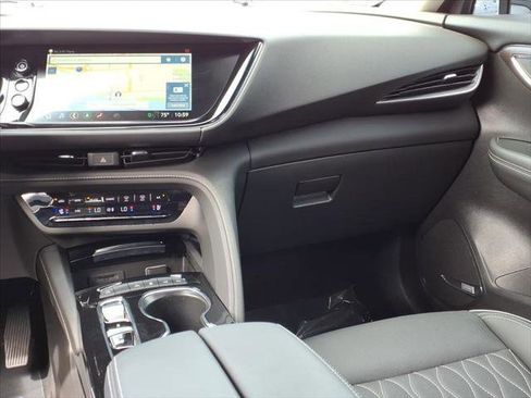 Used 2023 Buick Envision Avenir image 8