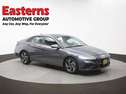 Used 2025 Hyundai Elantra SEL FWD image 50